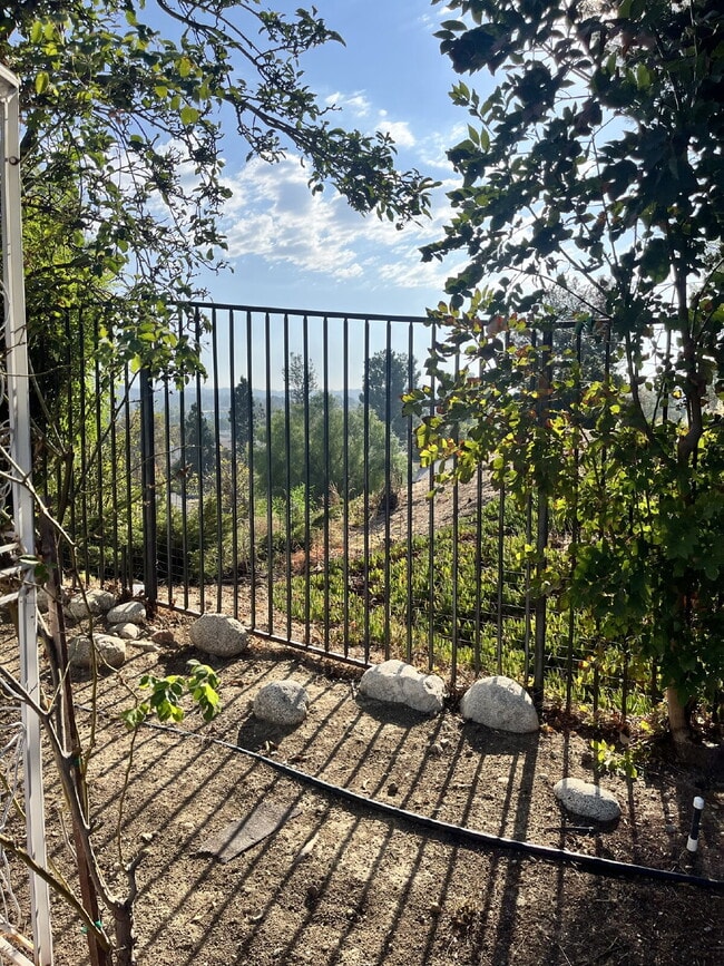 Building Photo - "Charming 3-Bed Oasis with 2 Baths in Moor...