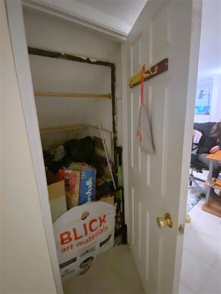 Building Photo - 519 Main St