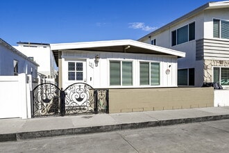 Building Photo - "Turnkey and Fully Remodeled Beachside Retreat with Cozy Fireplace & Modern Amenities in Newport ...