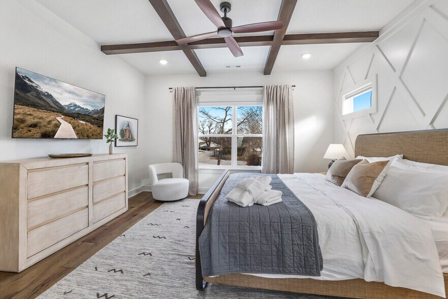 Building Photo - 109 NW Ozark Wy