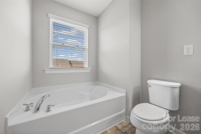 Building Photo - 827 Ayrshire Ave