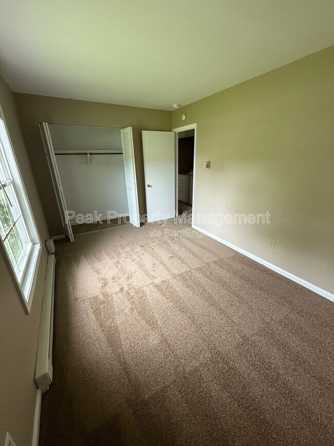 Building Photo - 236 Chessington Rd