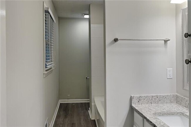 Building Photo - 3978 Catalina Dr