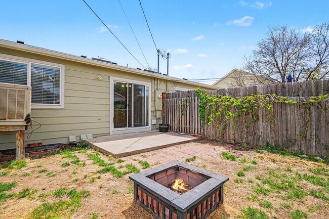 Building Photo - Beautifully Updated Littleton Home with Huge Yard & Basement Storage