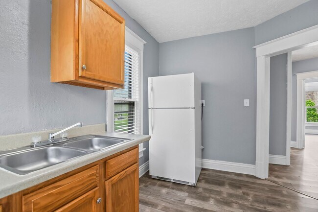 Building Photo - 720 W Edwards St