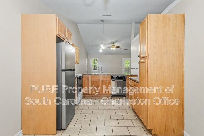 Building Photo - 3372 Wayland Dr
