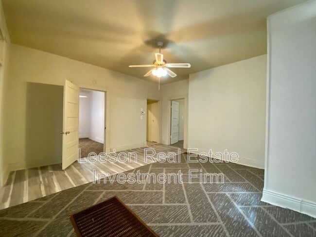 Building Photo - 533 Merrick St