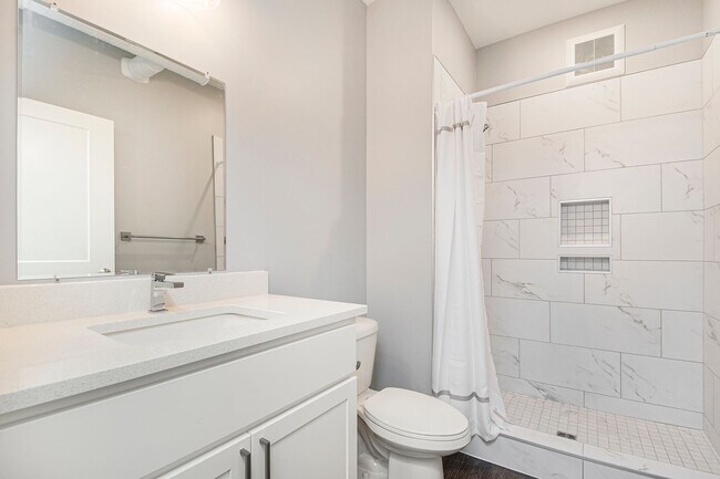 Building Photo - Two Bedroom | Two Bath in Ada, MI