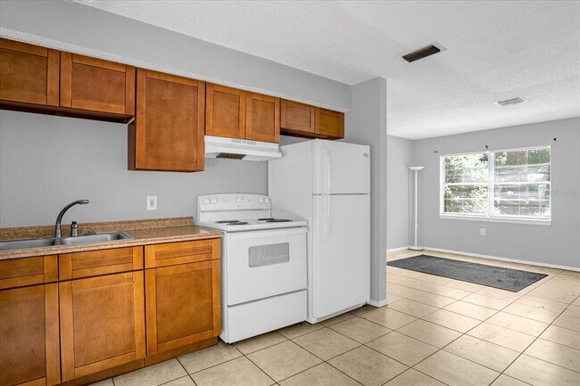 Building Photo - 15115 Omaha St