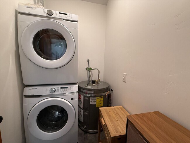 Building Photo - Furnished Modern Home for Rent – 2 Bedroom...