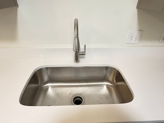 Building Photo - Renovated Cornelius Condo | Two Covered Balconies | Walk to Downtown & Antiquity | Lake Norman Area