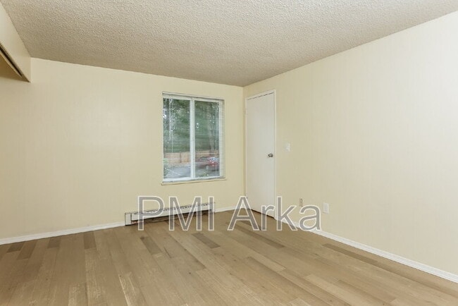 Building Photo - 14404 NE 31st St