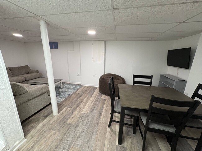 Building Photo - 22 Savannah St