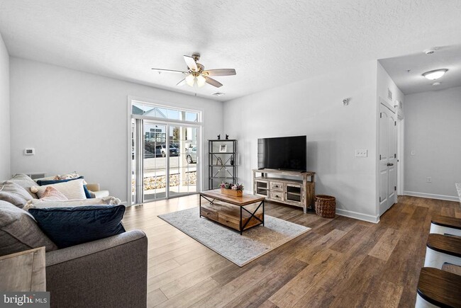 Building Photo - 1020 Admiral Ln