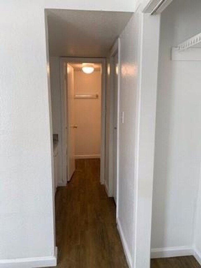 Building Photo - 3 bedroom / 2 bathroom - 1st floor condo