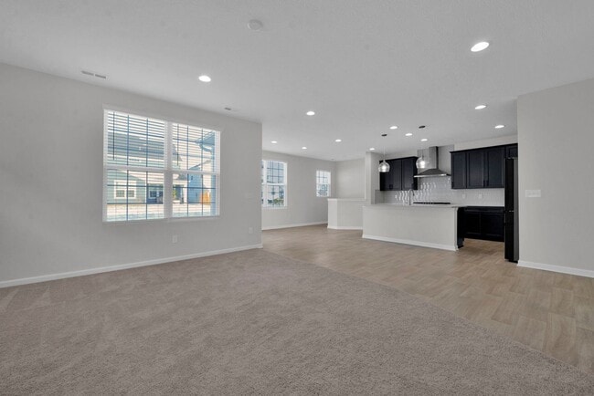 Building Photo - High End-New Build 5 Bed Home Plain City