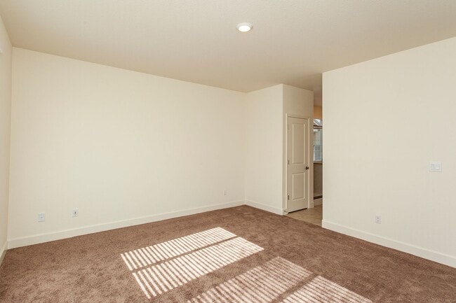Building Photo - 2032 Frst Grv Ln