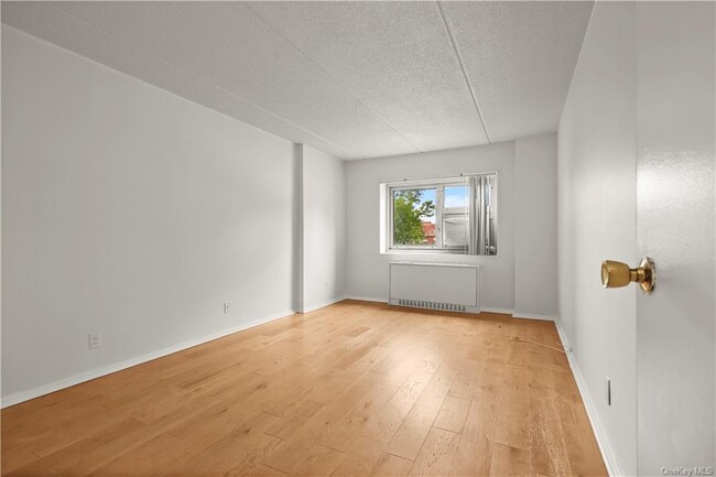 Building Photo - 470 Halstead Ave