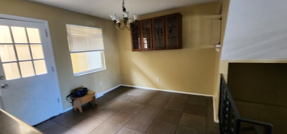 Building Photo - 188 Paris Cir