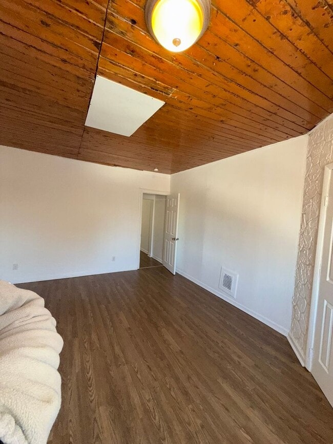 Building Photo - Amazing 3 beds 1bath FULLY ELECTRIC HOUSE