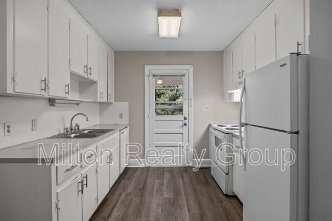 Building Photo - 204 McNeil St