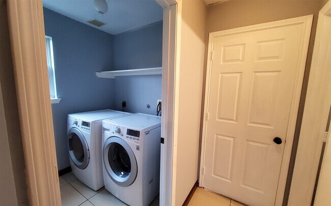 Building Photo - 18123 Flower Grove Ct