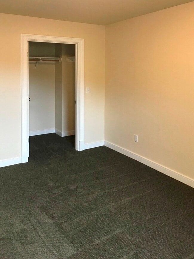 Building Photo - 1964 Main St