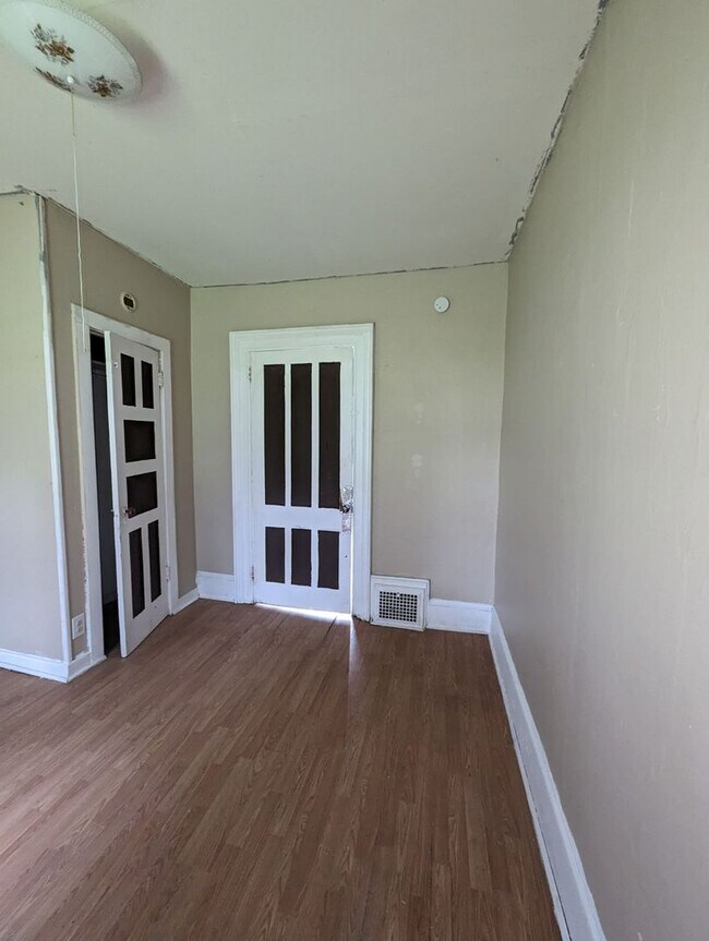 Building Photo - 210 S Doxtator St