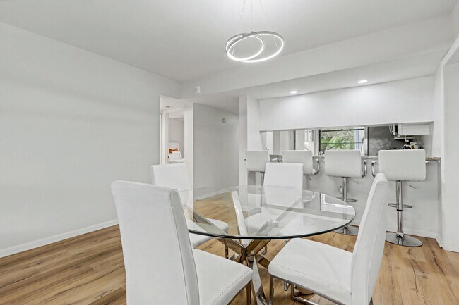 Building Photo - 1518 Whitehall Dr