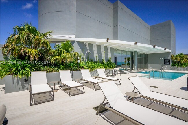 Building Photo - 1400 Biscayne Blvd
