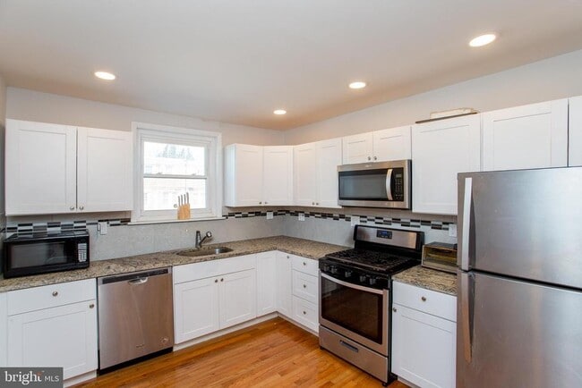 Building Photo - 6228 Erdrick St