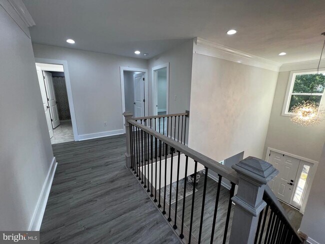 Building Photo - 920 Brompton St