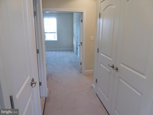 Building Photo - 15998 Greymill Manor Dr