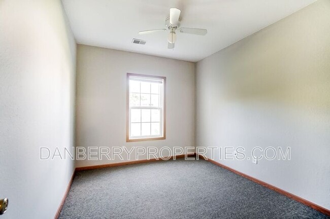 Building Photo - 1111 N Byrne Rd