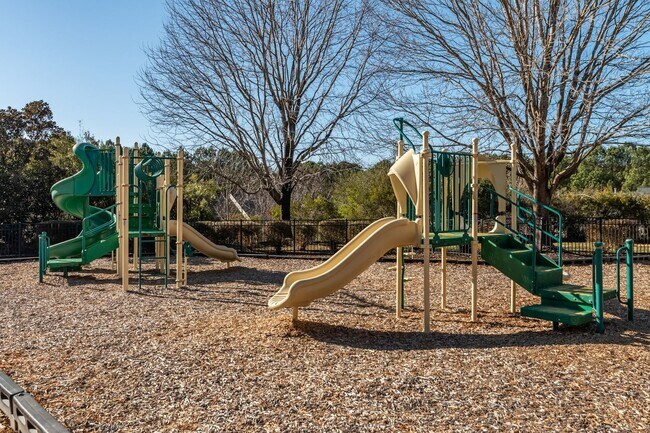 Building Photo - Delta Ridge Darling!  Available Now!  3BR Plus Den!