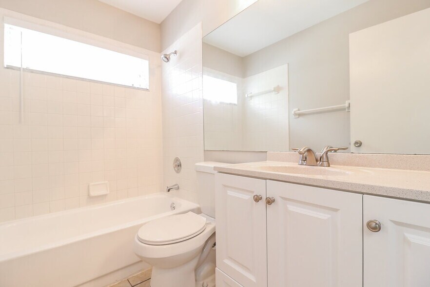 Building Photo - 1810 Coyote Pl