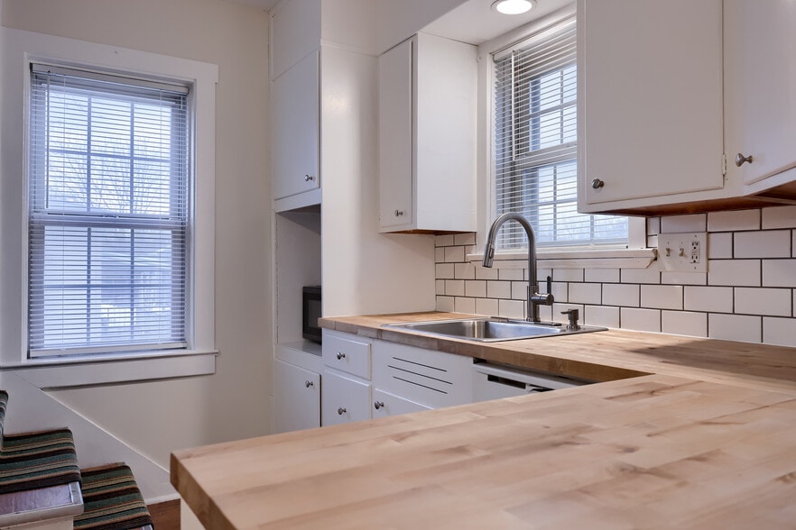 Building Photo - 123 N Spruce St