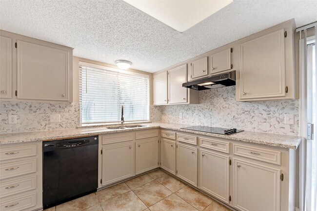 Building Photo - 15806 Spring Forest Dr