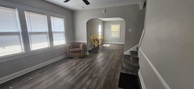 Building Photo - 901-903 Dequincey