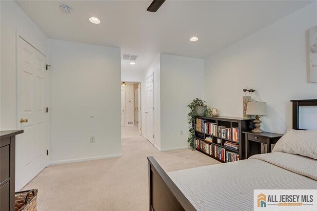 Building Photo - 403 Somerset Ct