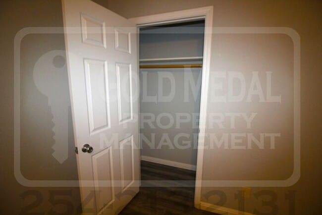 Building Photo - 205 E Vardeman Ave