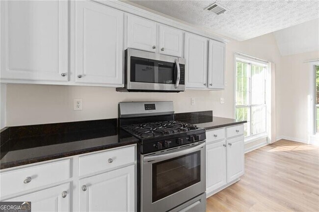 Building Photo - 1090 Norwalk Trce