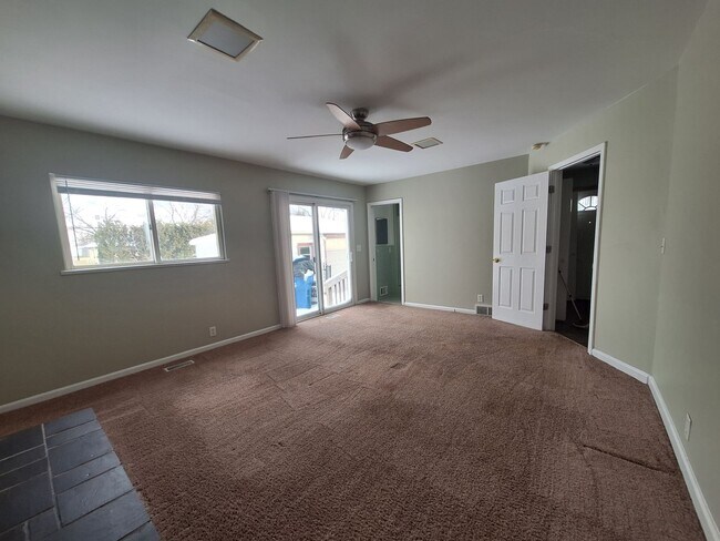 Building Photo - Charming 3 bedroom bungalow freshly updated