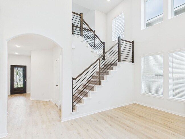 Building Photo - Santa Rita  Beauty