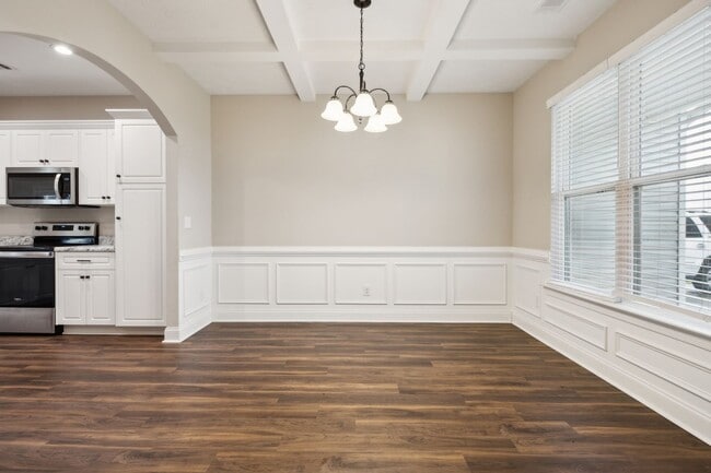 Building Photo - Charming 3BR House in Warrenville