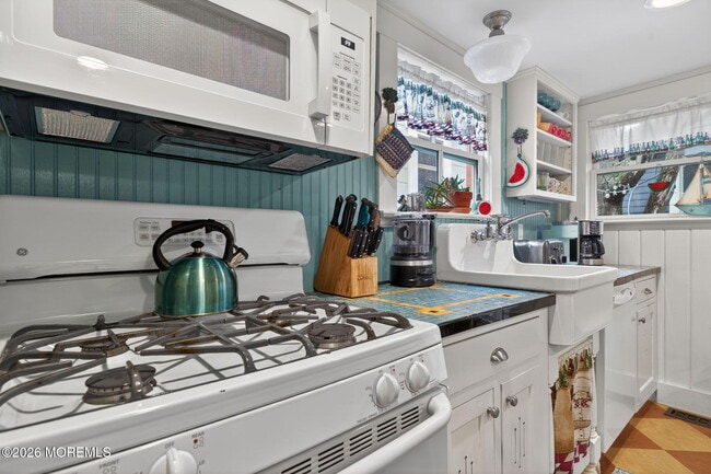 Building Photo - 81 Broadway