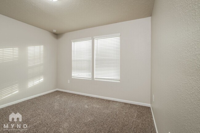 Building Photo - 2336 Oak Stream Dr