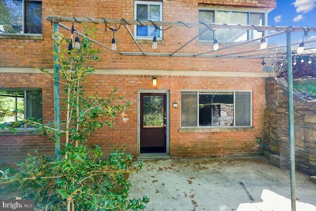 Building Photo - 5011 Sentinel Dr