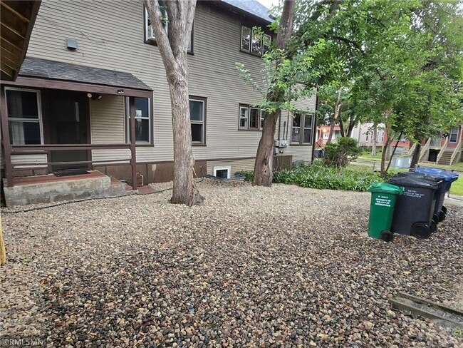 Building Photo - 616 S 19th Ave