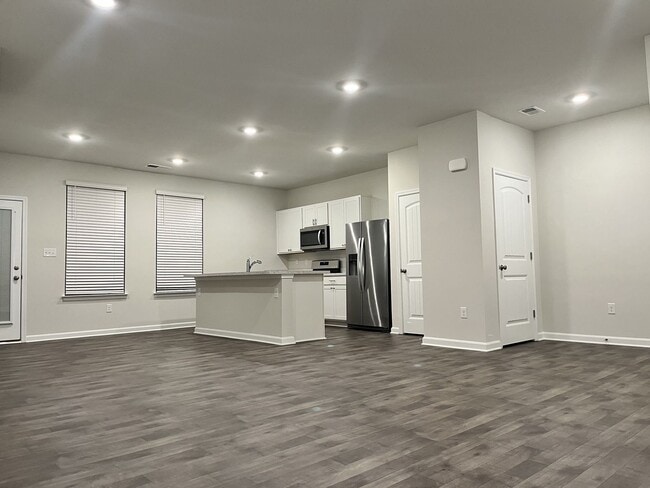 Building Photo - Camden Townhouse
